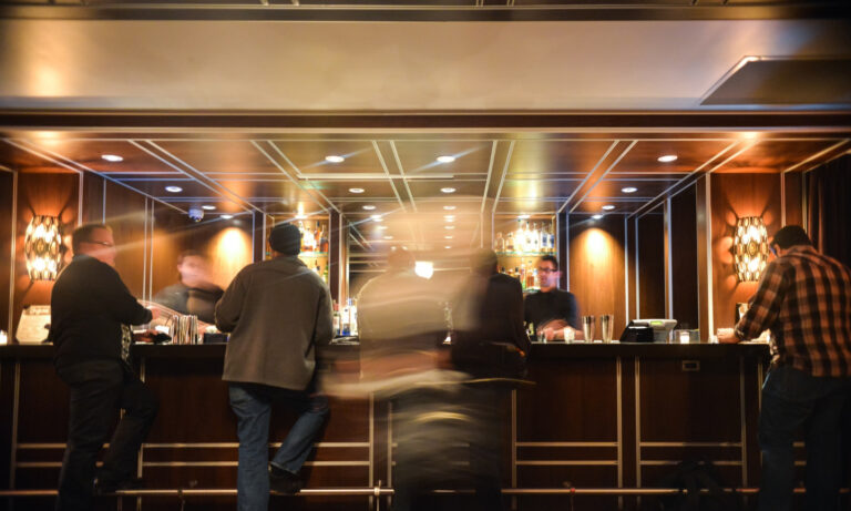 130 people hotel bar drinks 768x461