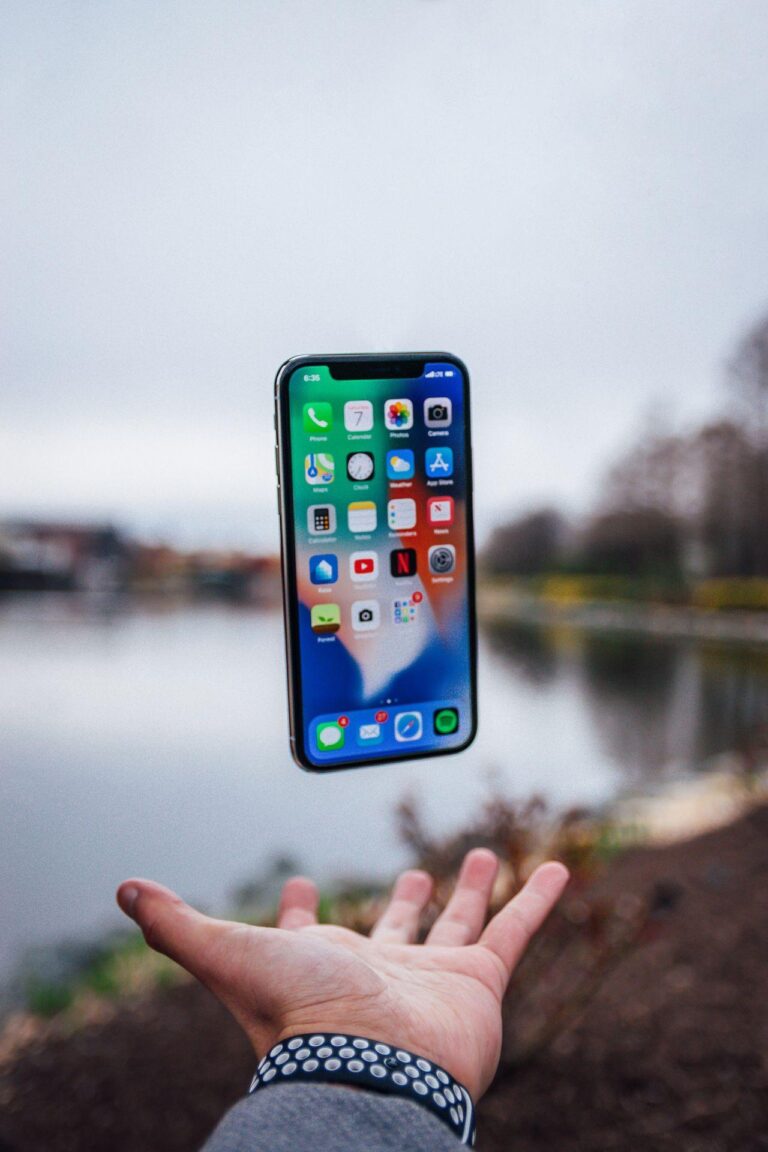 phone3 4 768x1152